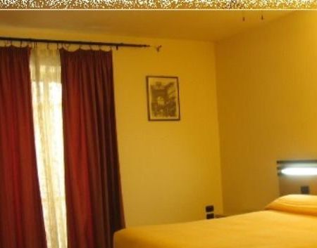 Duomo Apartments Naples Bilik gambar